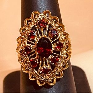 ♥️Stunning 375 Yellow Gold European Antique Filigree Garnet Dinner Ring!